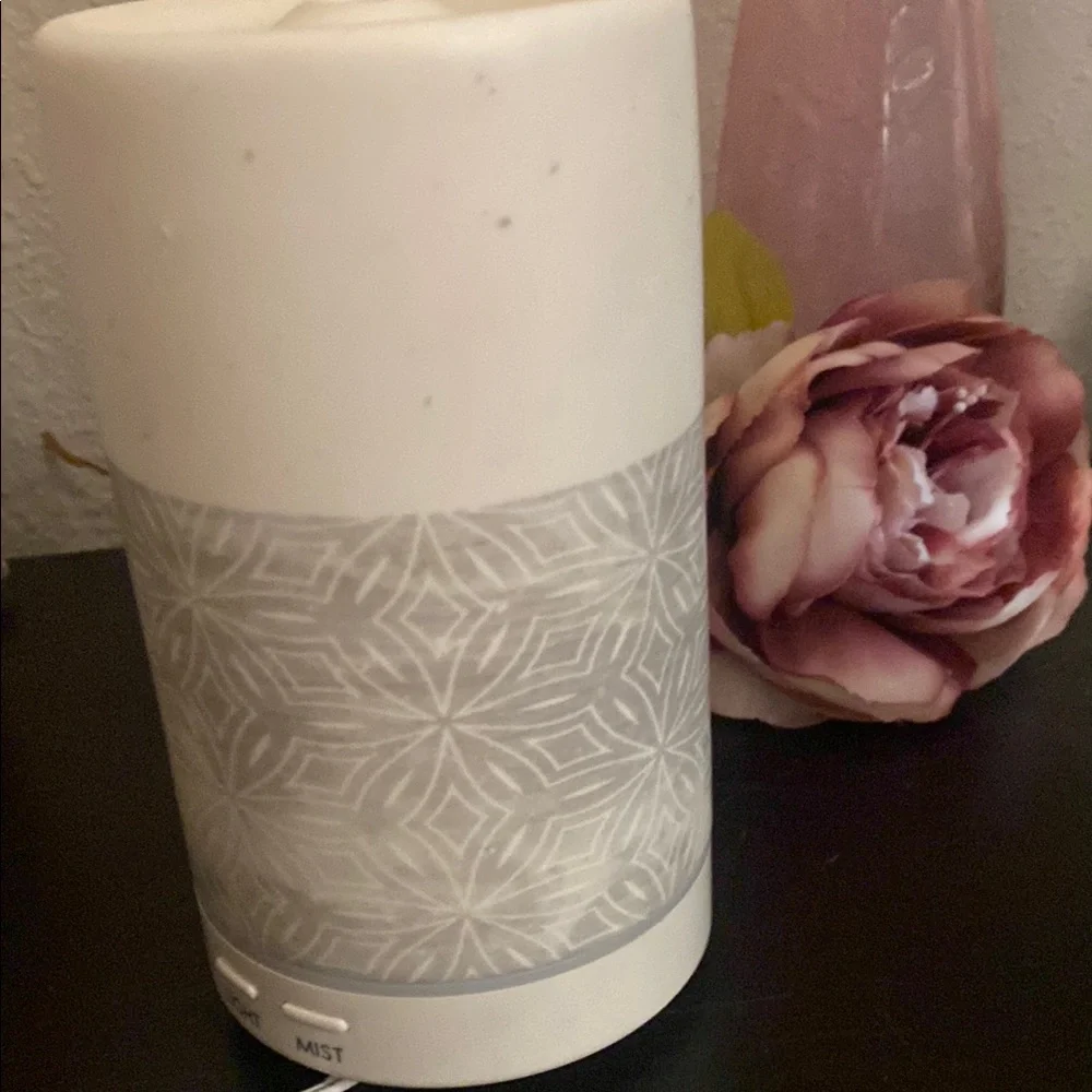 💕 Gorgeous Ceramic essential oil diffuser mist & light - 2 settings - like new 🎀